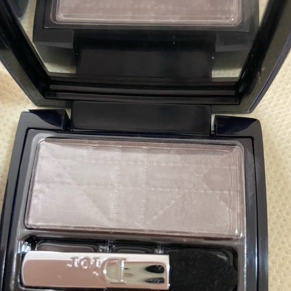 NEW DIOR EYESHADOW - Picture 3 of 4